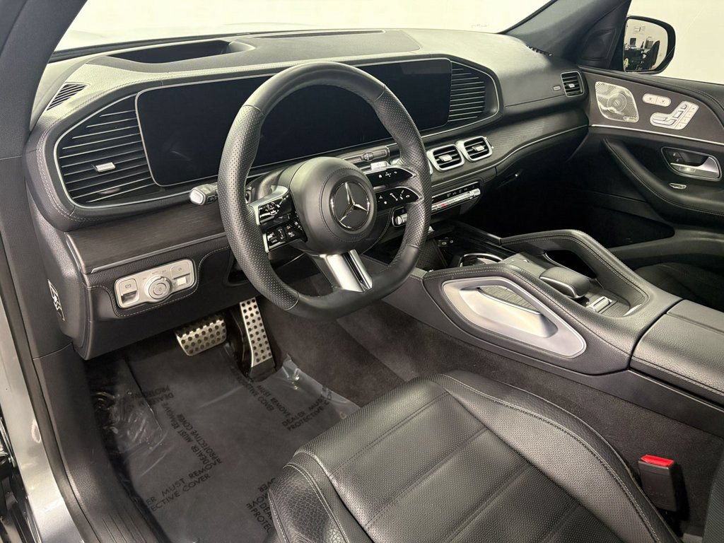 Used 2024 Mercedes-Benz GLS 450 4MATIC image 9