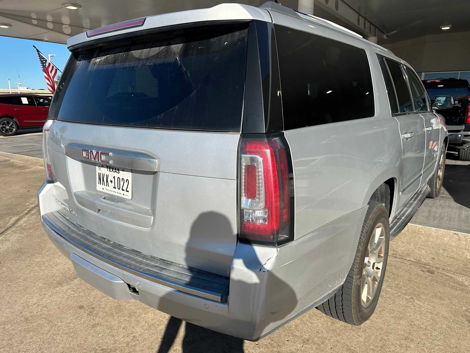 Used 2019 GMC Yukon XL Denali image 2