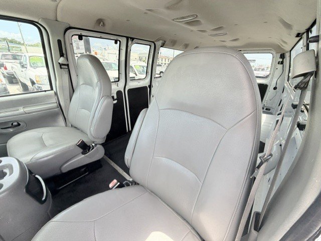 Used 2003 Ford E-350 and Econoline 350 Super Duty RWD image 13