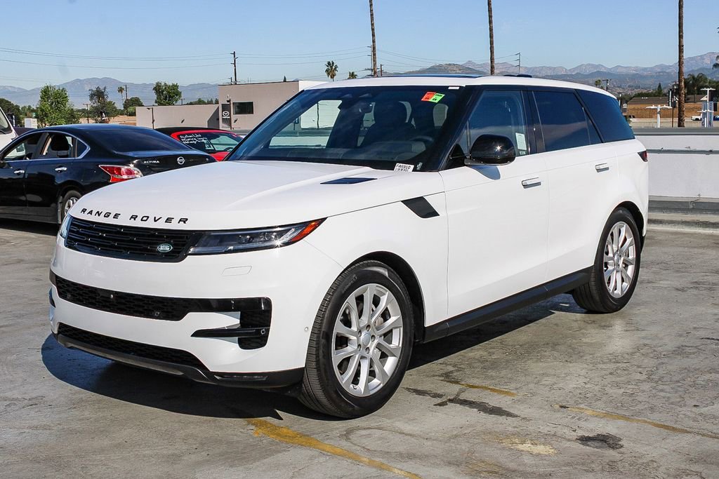 Used 2025 Land Rover Range Rover Sport SE AWD/4WD image 4
