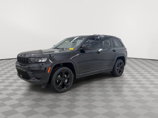 Used 2024 Jeep Grand Cherokee Altitude AWD/4WD image 6