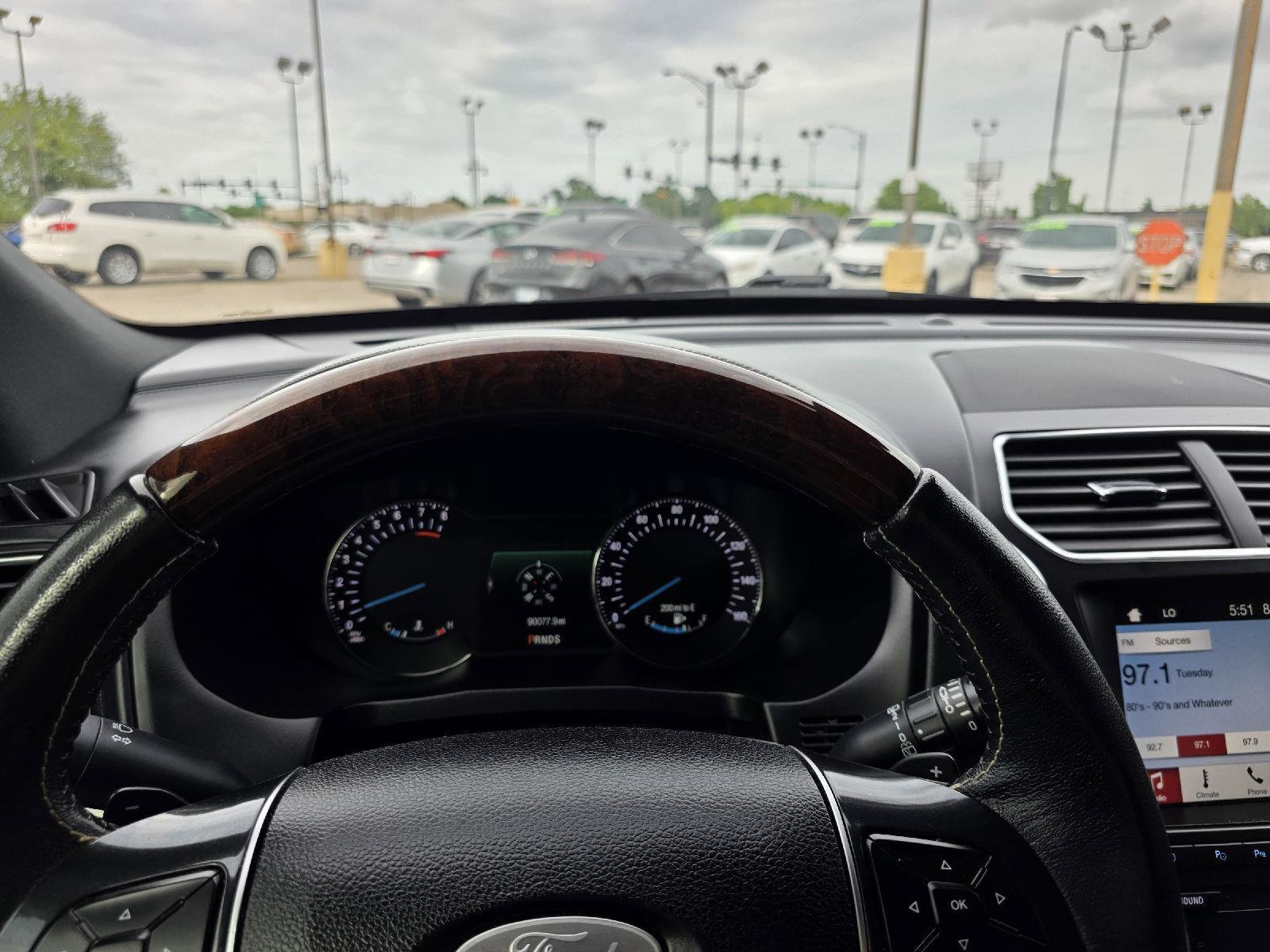 Used 2019 Ford Explorer Platinum AWD/4WD image 34