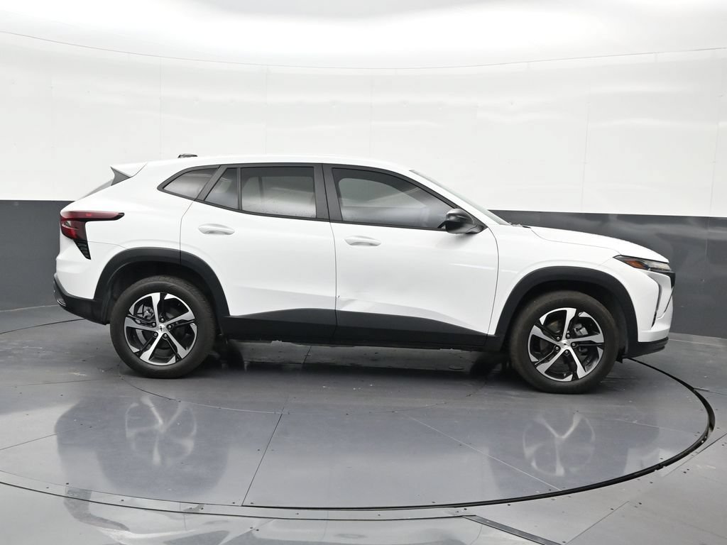 Used 2024 Chevrolet Trax RS FWD image 7