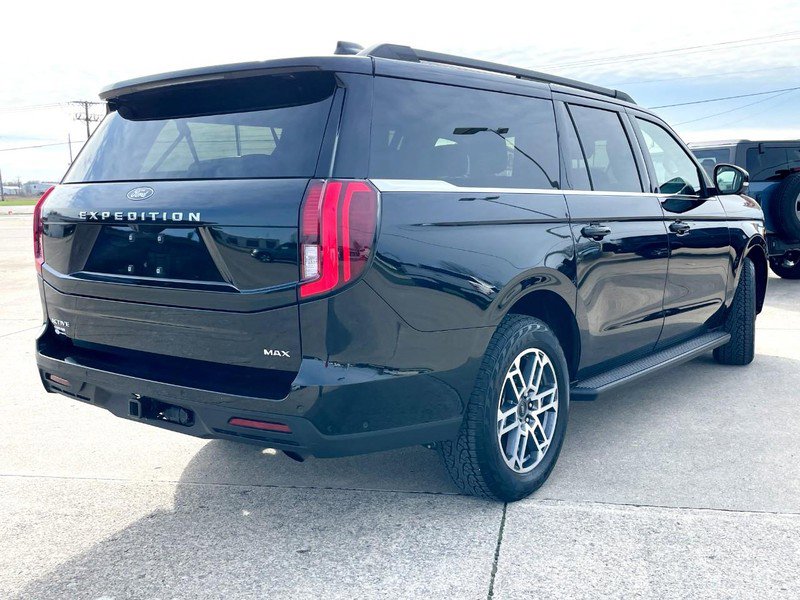 Used 2025 Ford Expedition Max Active image 4