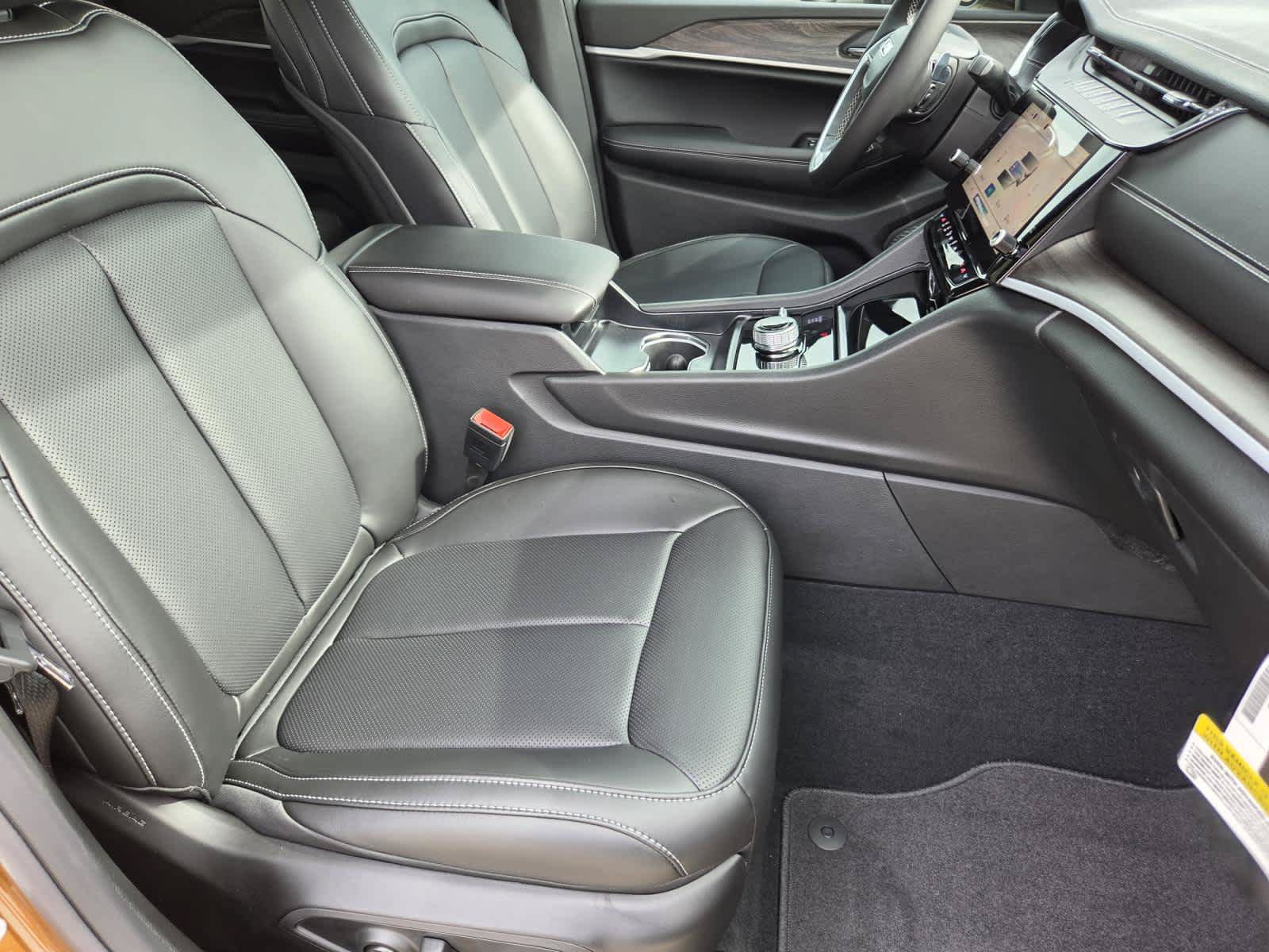 New 2026 Jeep Grand Cherokee Limited AWD/4WD image 10