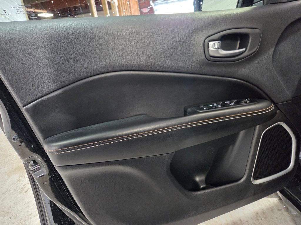 Used 2018 Jeep Compass Latitude w/ Cold Weather Group image 12