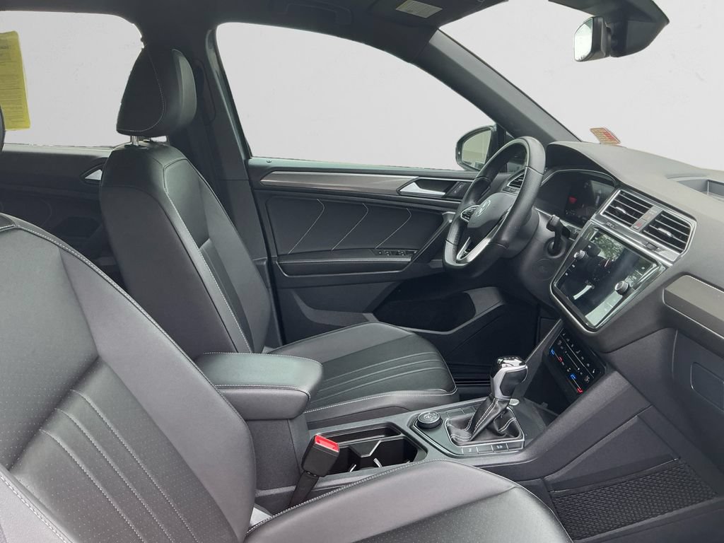 Used 2023 Volkswagen Tiguan SE R-Line AWD/4WD image 15