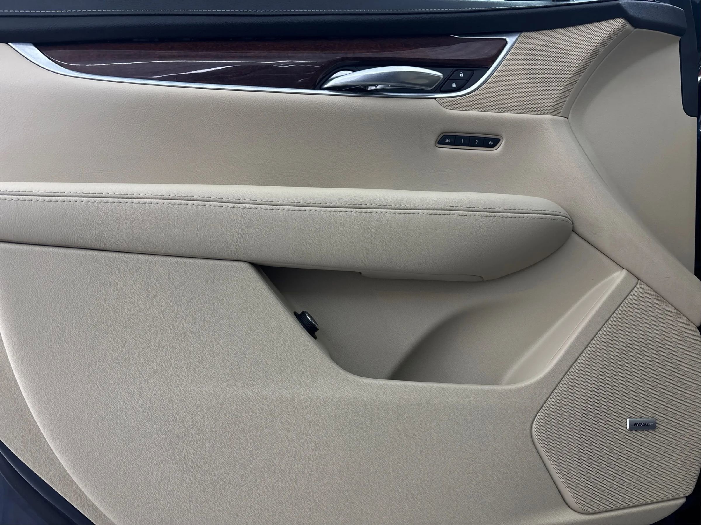 Used 2018 Cadillac XT5 Luxury w/ Driver Awareness Package image 26