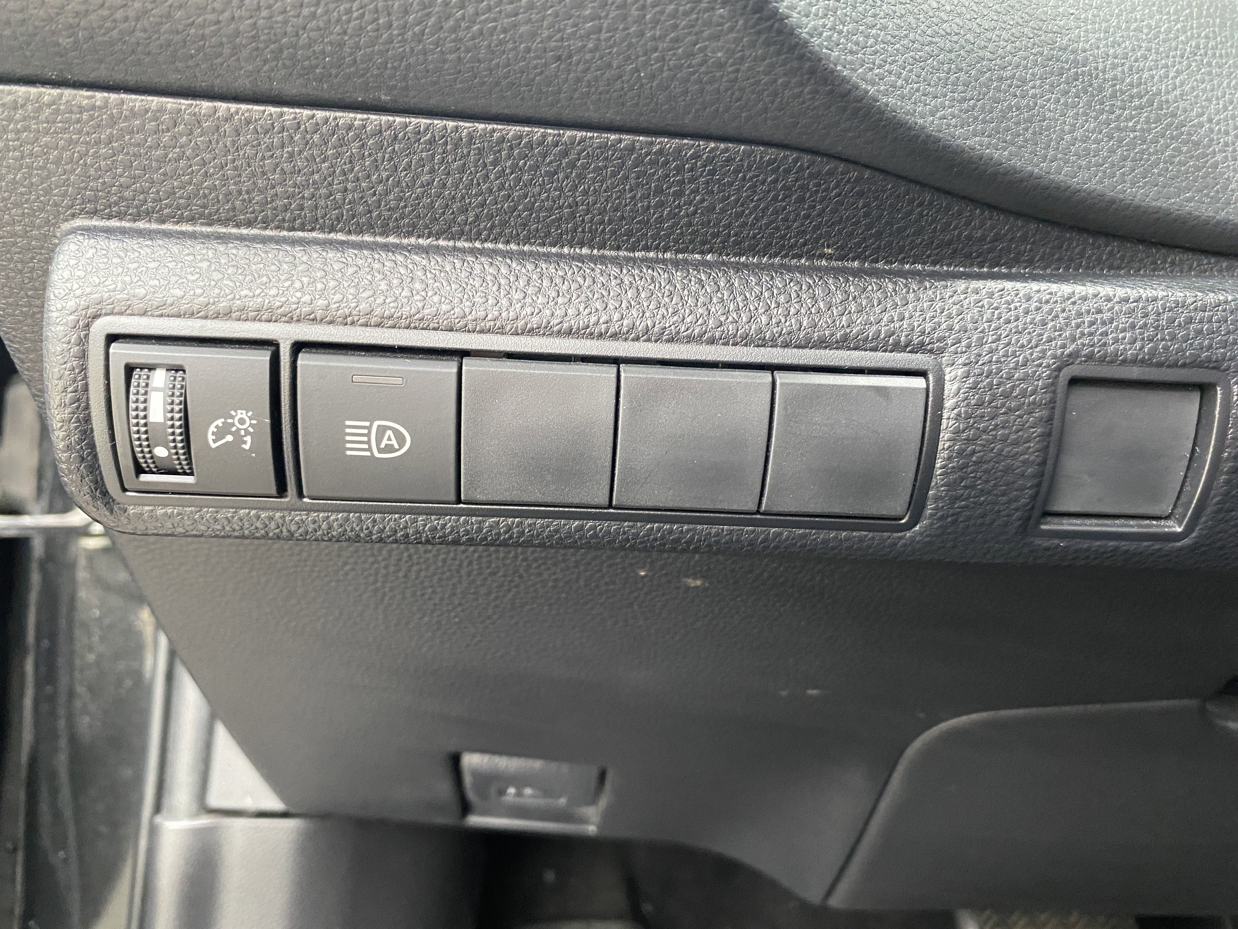 Used 2022 Toyota Corolla SE w/ SE Premium Package image 14