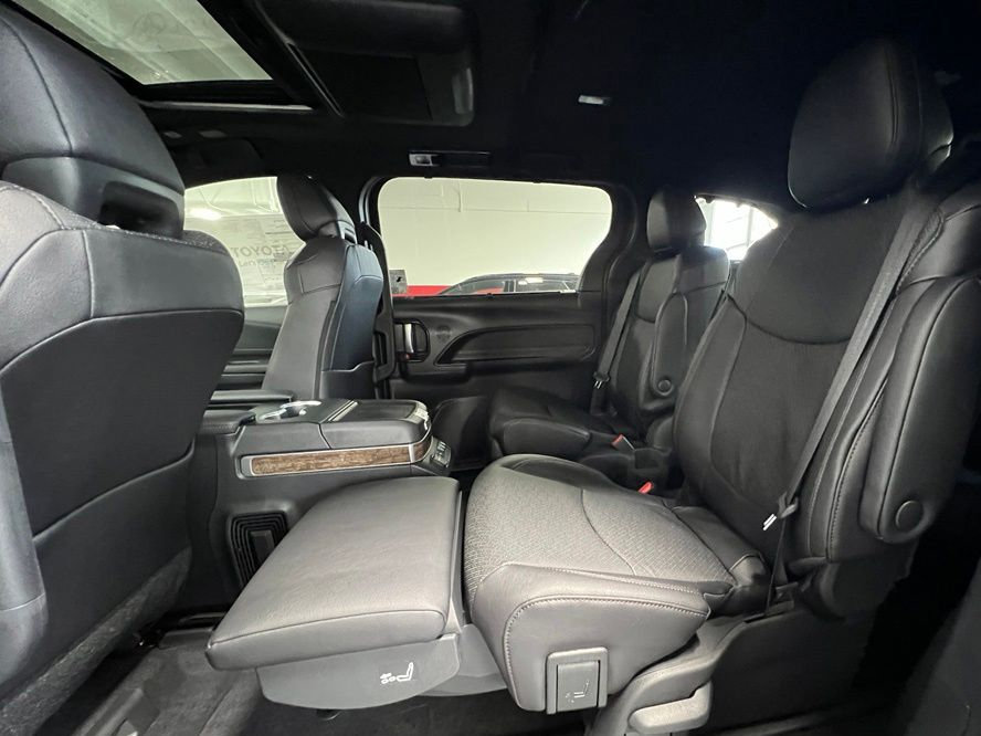 New 2026 Toyota Sienna Platinum AWD/4WD image 15
