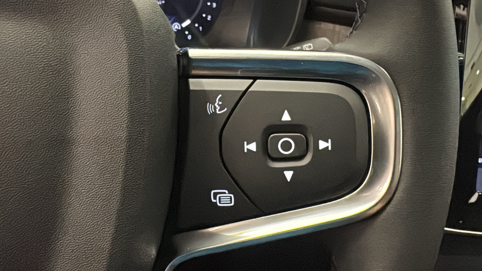 New 2026 Volvo XC40 B5 Plus w/ Protection Package Premier AWD/4WD image 14