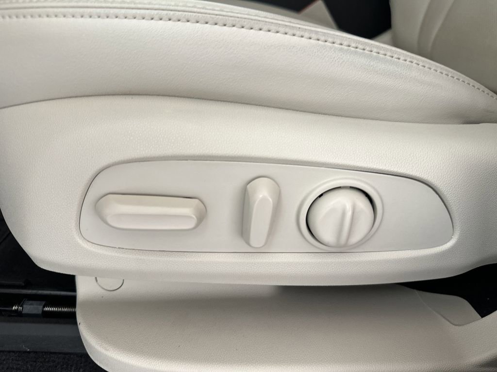 Certified 2024 Buick Enclave Essence w/ LPO, Floor Liner Package image 18