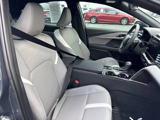 Used 2025 Toyota Camry SE w/ Convenience Package FWD image 13