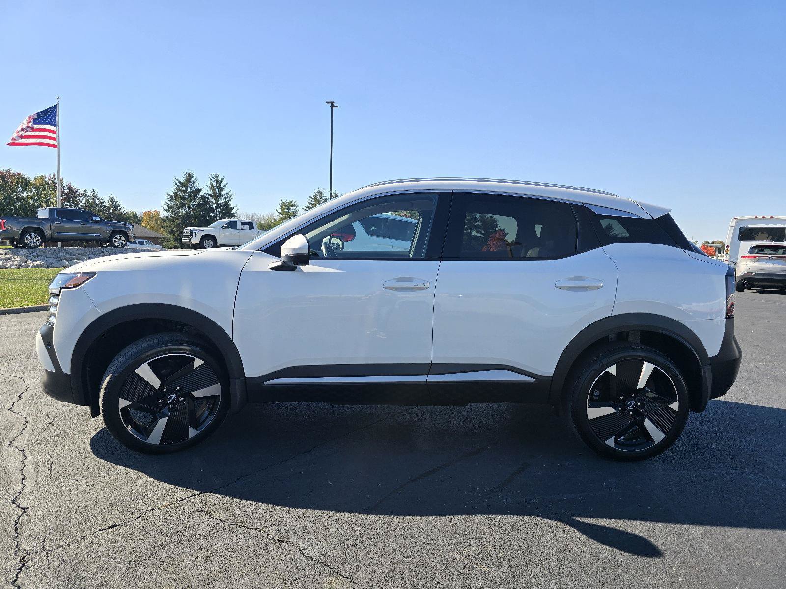 Used 2025 Nissan Kicks SR FWD image 4