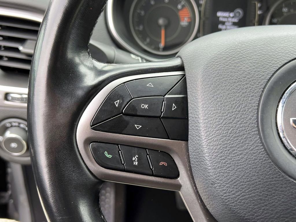 Used 2020 Jeep Cherokee Latitude Plus w/ Comfort/Convenience Group image 22