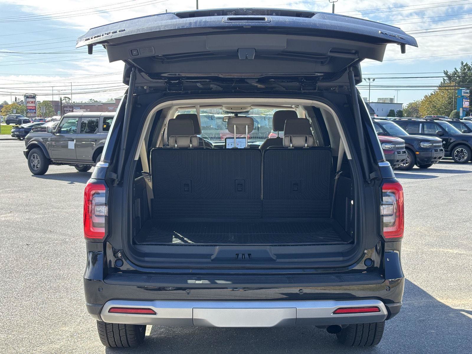 Used 2024 Ford Expedition Max Limited w/ Excursion Package AWD/4WD image 17