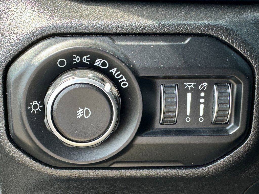 Used 2020 Jeep Wrangler Unlimited Sahara image 38