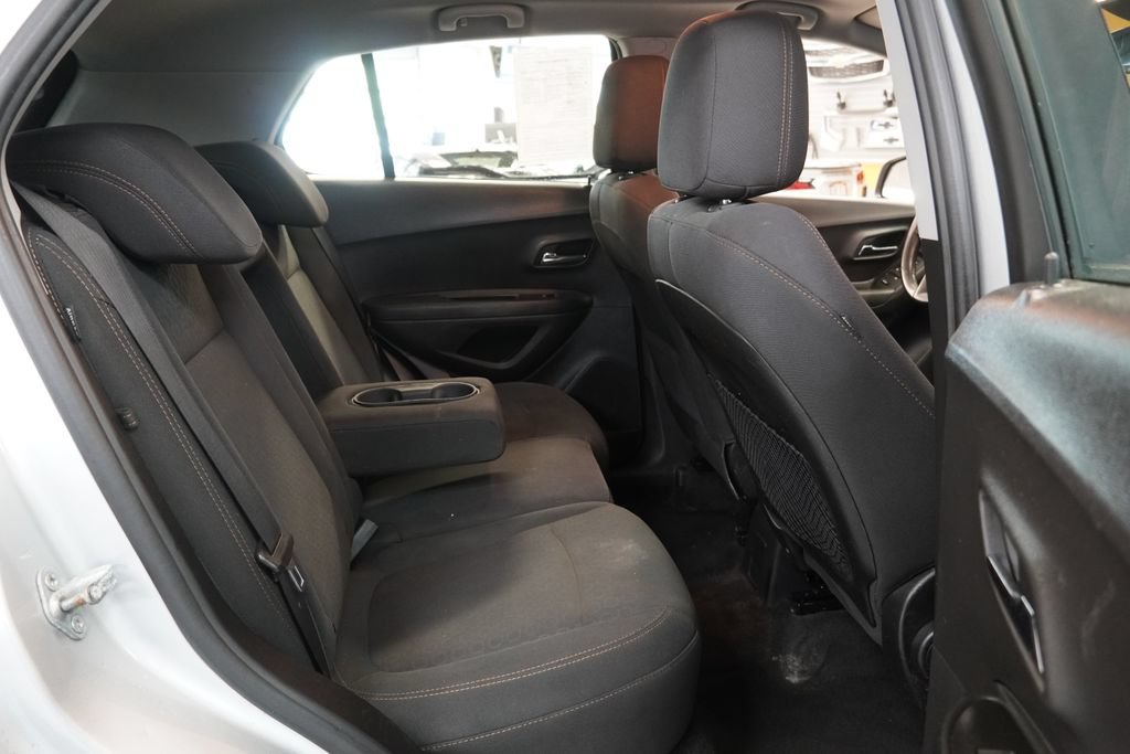 Used 2020 Chevrolet Trax LS AWD/4WD image 28