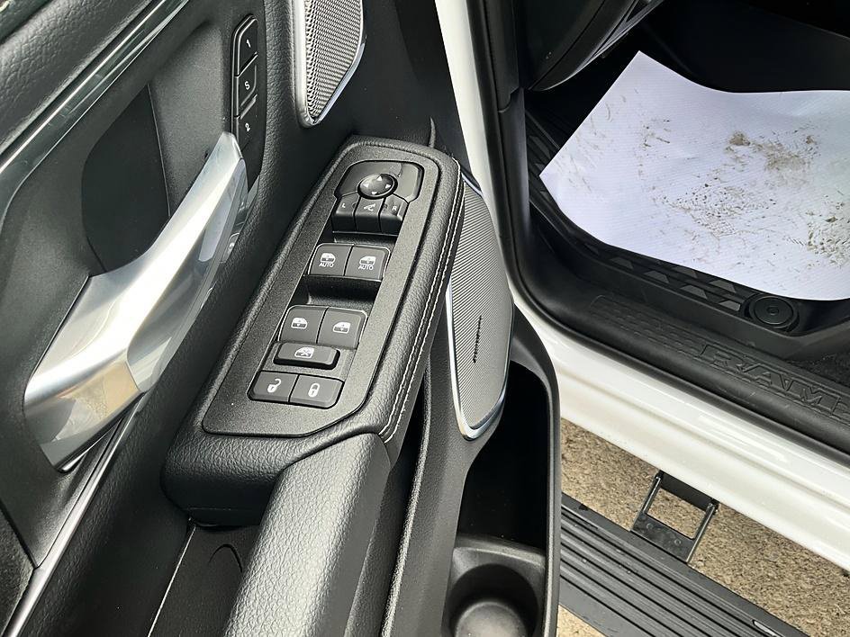New 2027 RAM 1500 Laramie w/ Night Edition AWD/4WD image 14