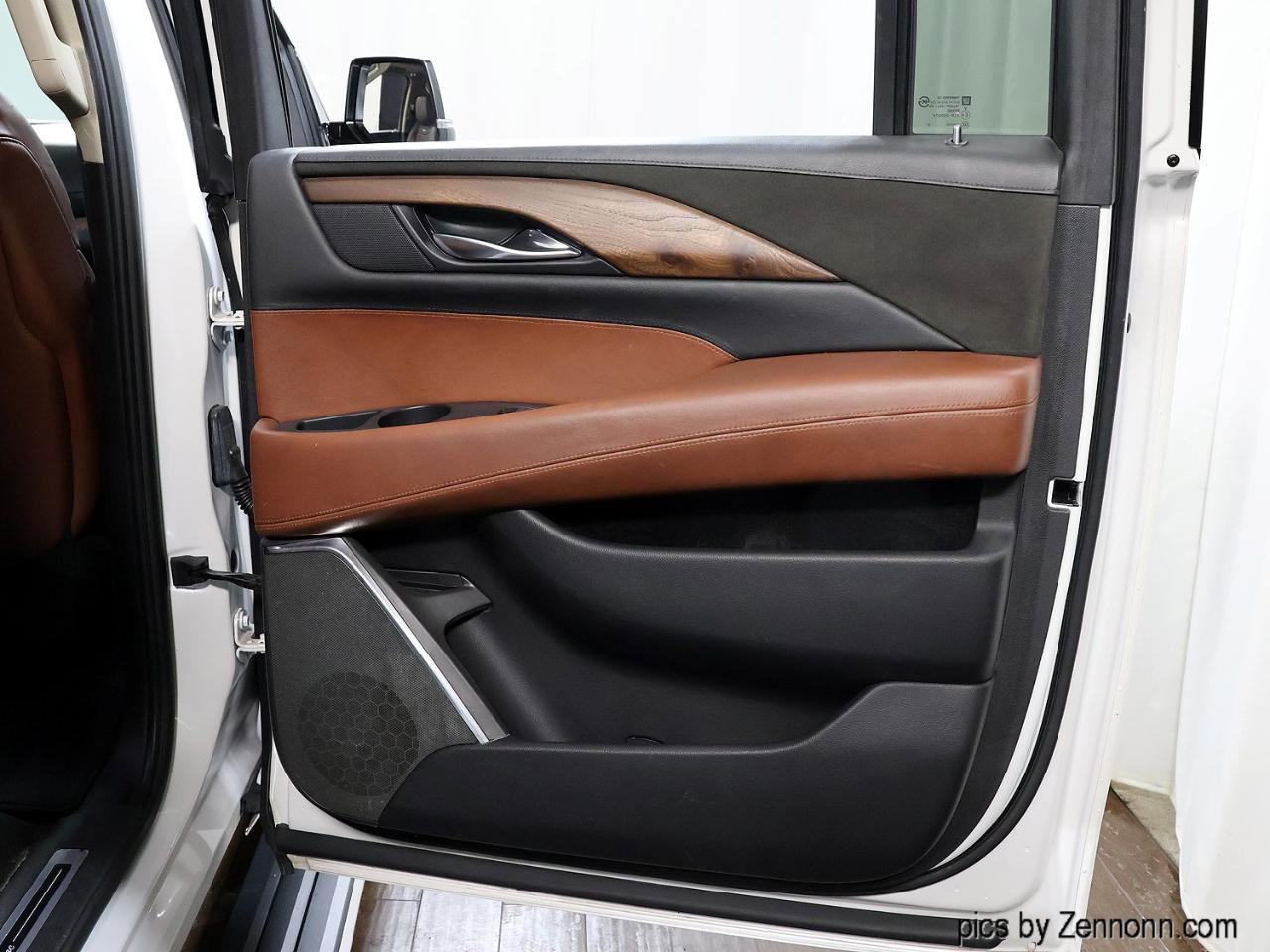 Used 2017 Cadillac Escalade ESV Premium Luxury image 33