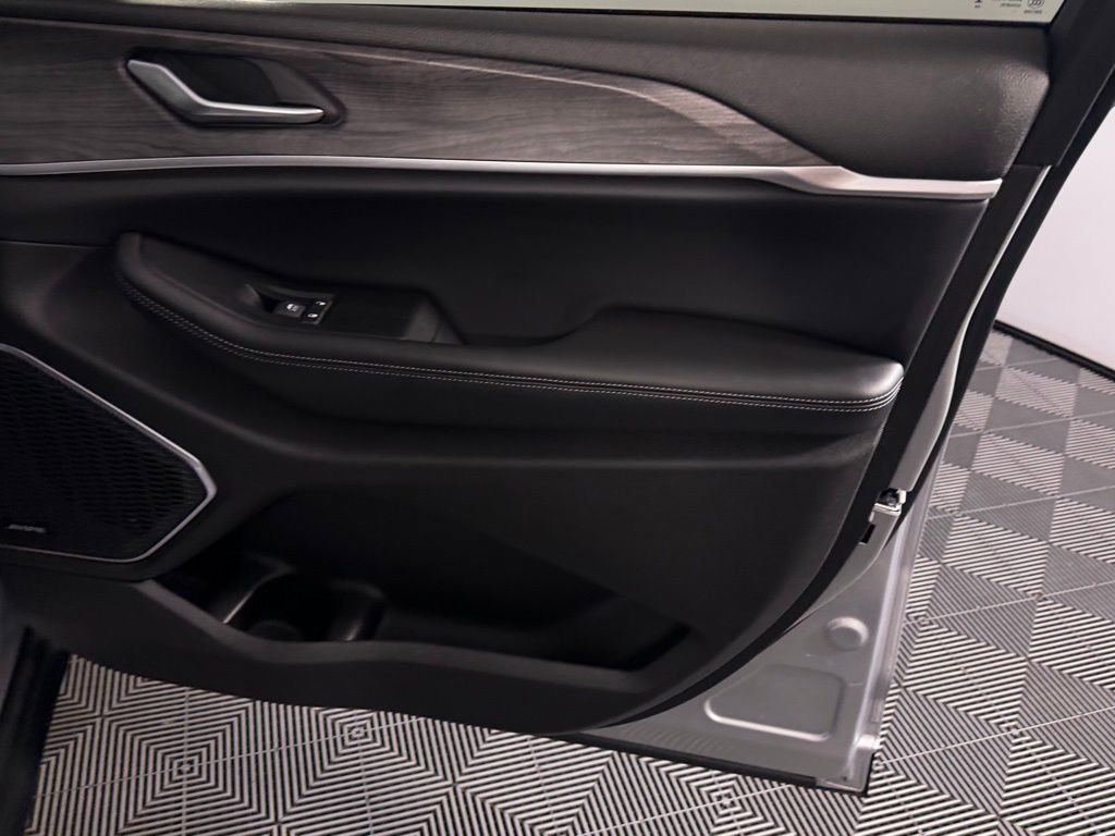 Used 2024 Jeep Grand Cherokee Limited 4xe w/ Luxury Tech Group II image 34