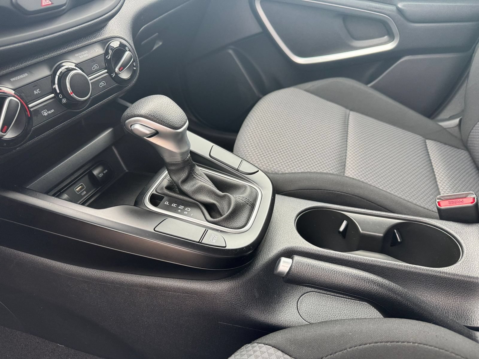 Used 2025 Kia Soul LX w/ LX Technology Package FWD image 38