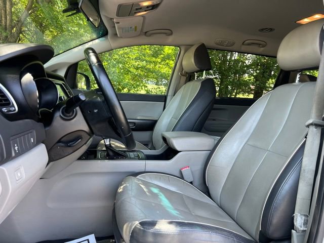 Used 2017 Kia Sedona LX w/ LX Essentials Premium Package FWD image 13