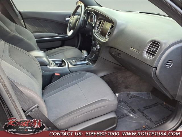 Used 2015 Dodge Charger SXT image 32