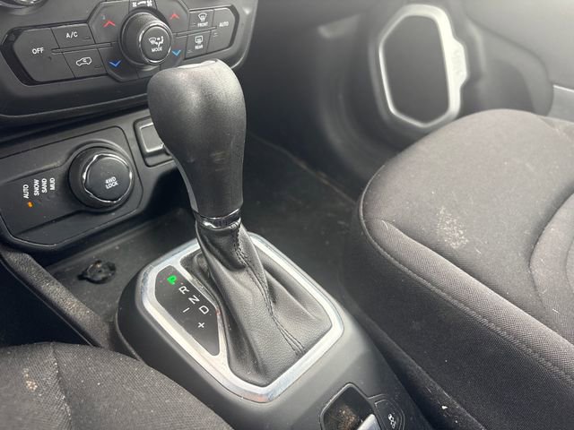 Used 2018 Jeep Renegade Latitude image 24