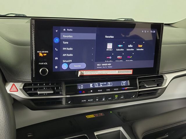 Used 2025 Toyota Sienna XLE image 29