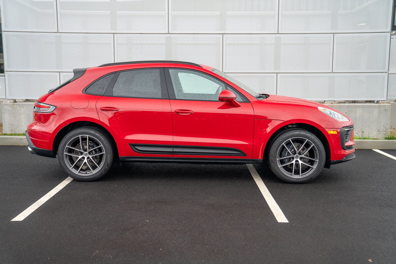 Certified 2026 Porsche Macan AWD/4WD image 8