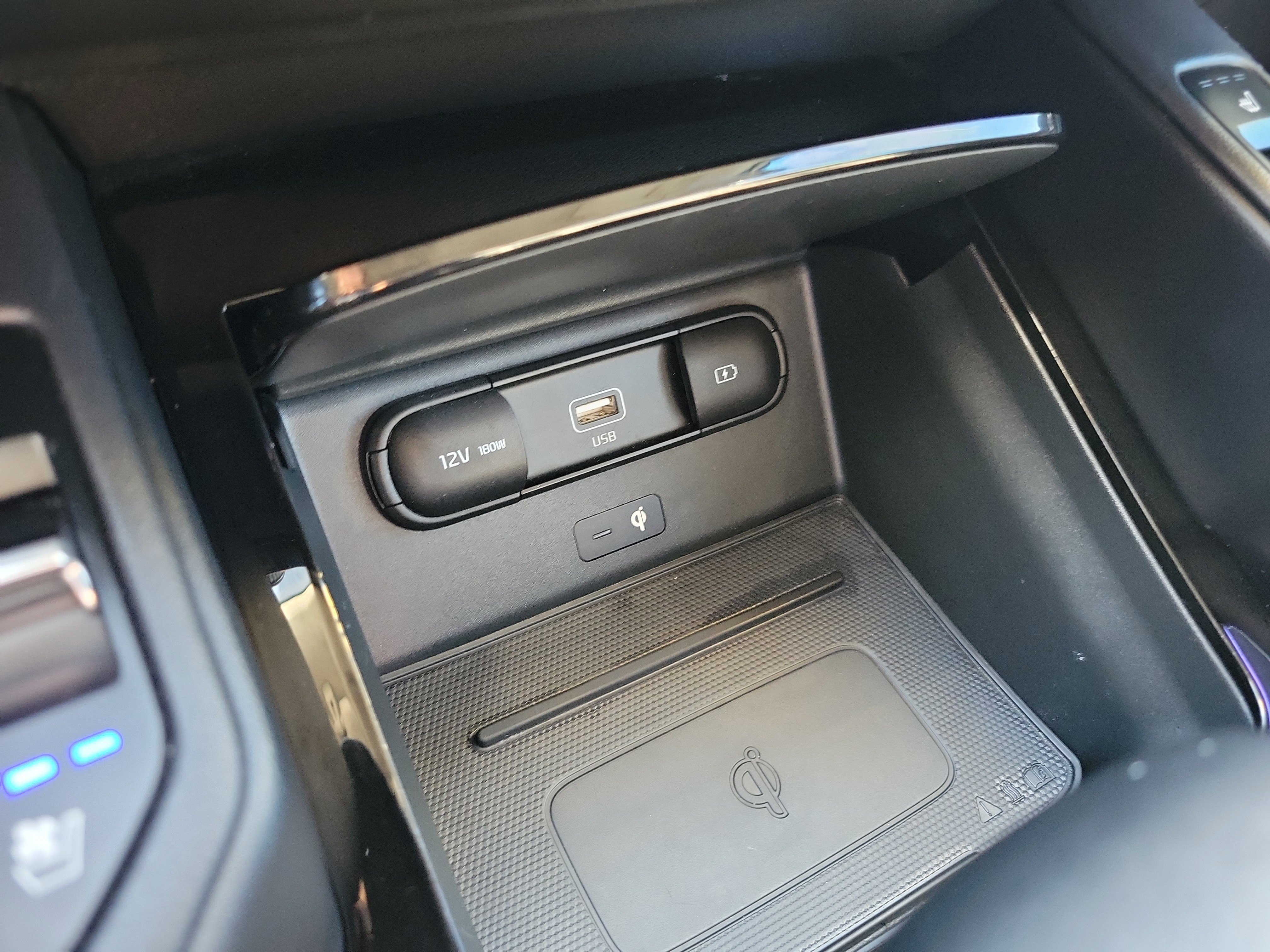 Certified 2022 Kia Telluride SX w/ SX Prestige Package AWD/4WD image 38