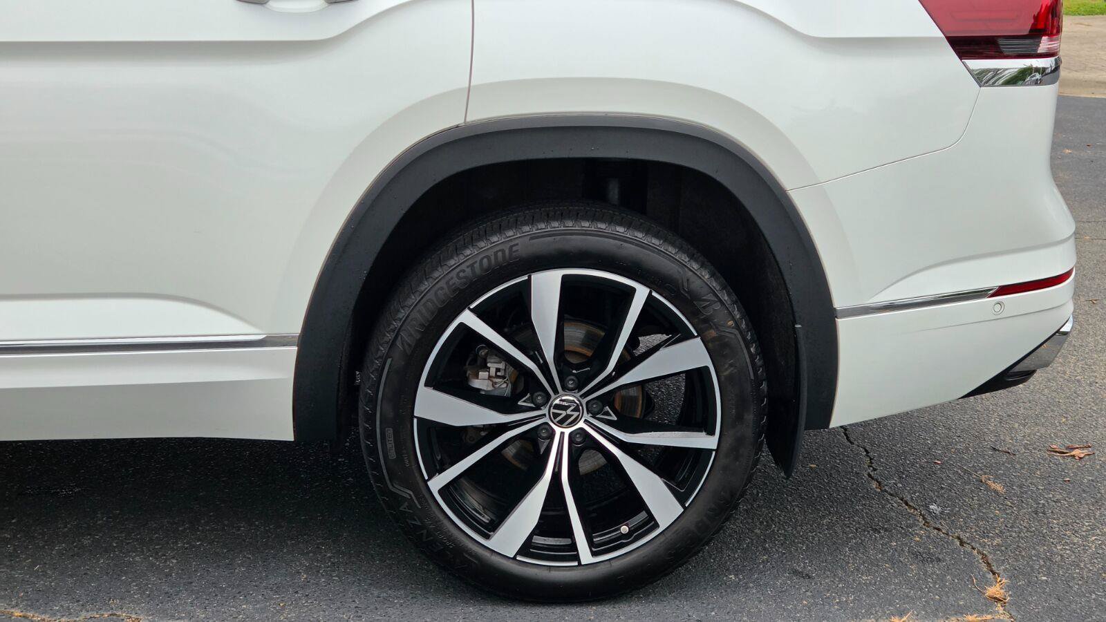 Used 2024 Volkswagen Atlas SEL Premium R-Line AWD/4WD image 18