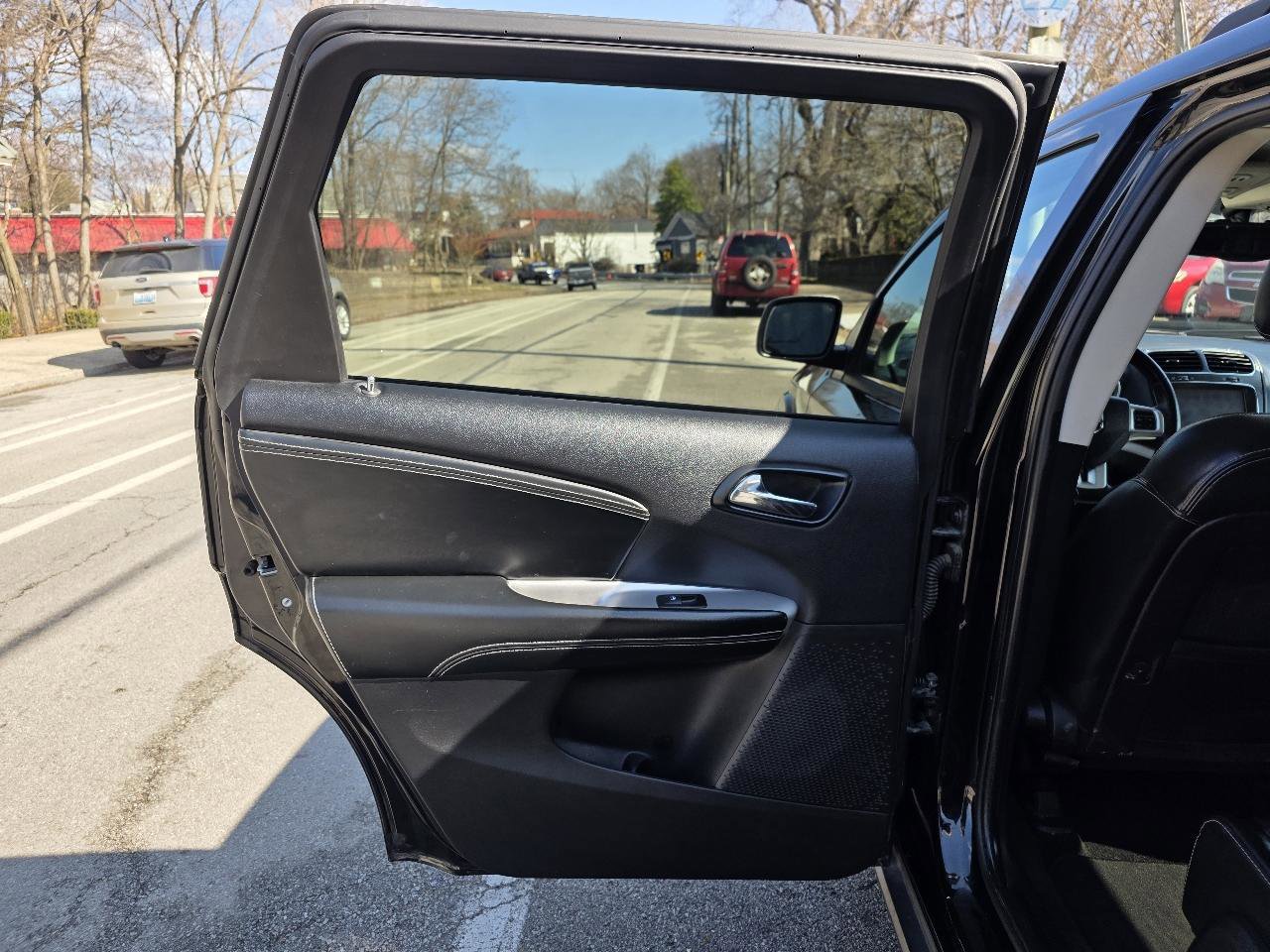 Used 2015 Dodge Journey SXT w/ Flexible Seating Group image 19