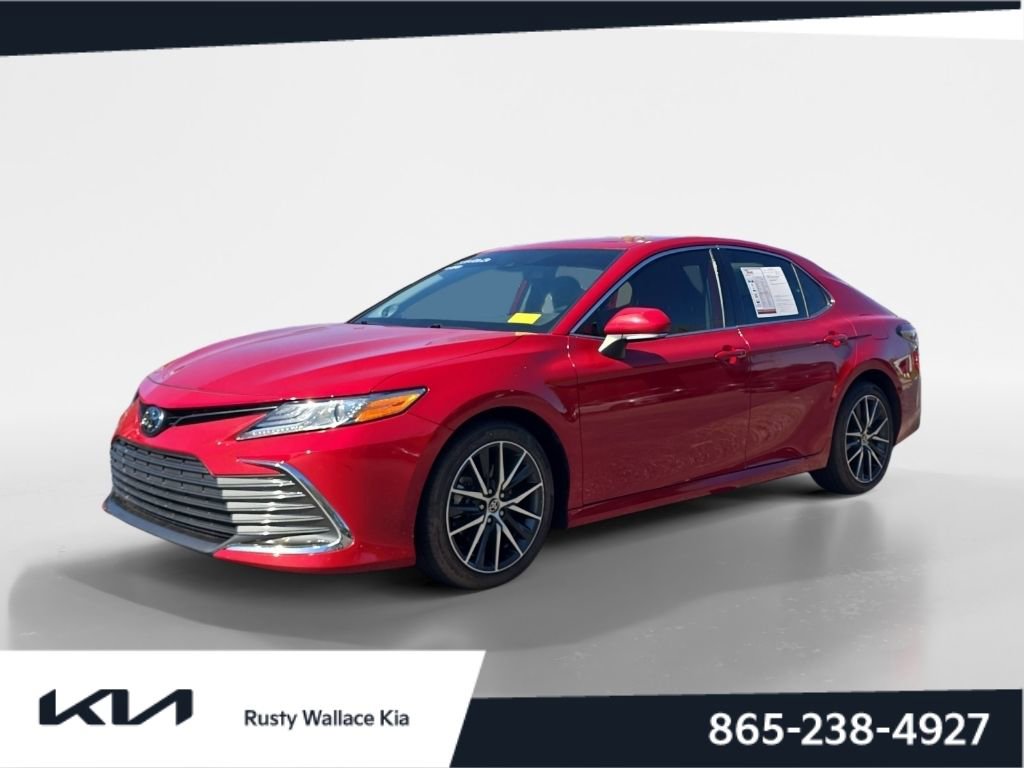 Used 2023 Toyota Camry XLE image 1