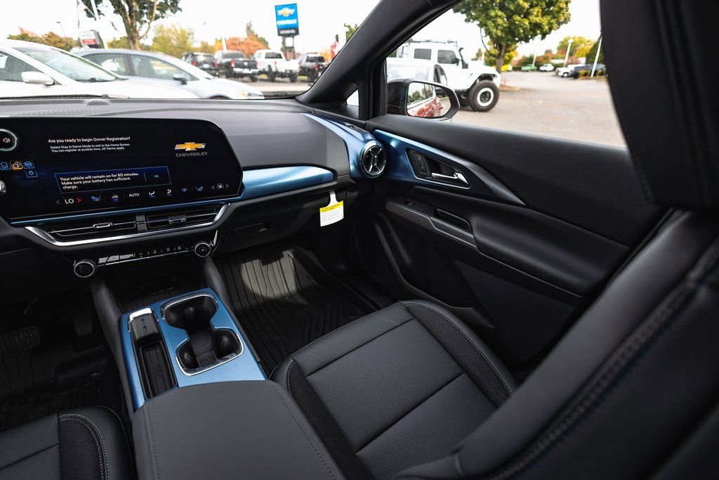 New 2026 Chevrolet Equinox EV LT image 14