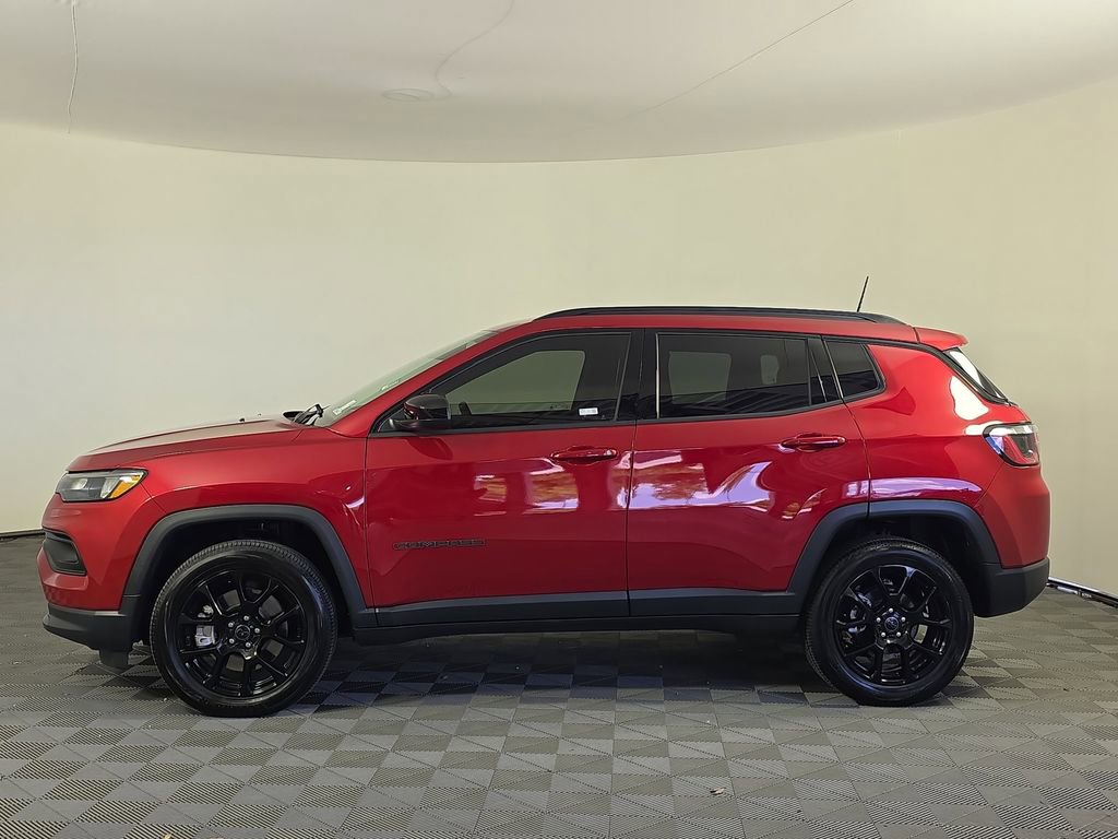 Used 2025 Jeep Compass Latitude w/ Altitude Special Edition AWD/4WD image 4