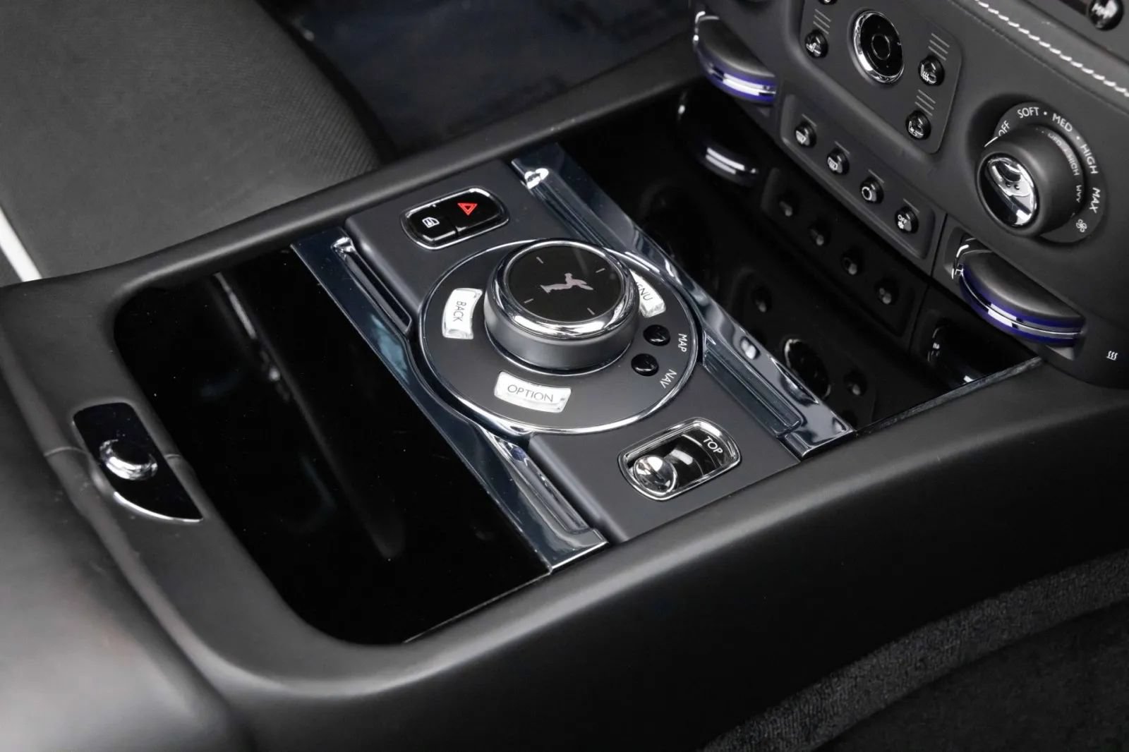 Used 2019 Rolls-Royce Dawn RWD image 32