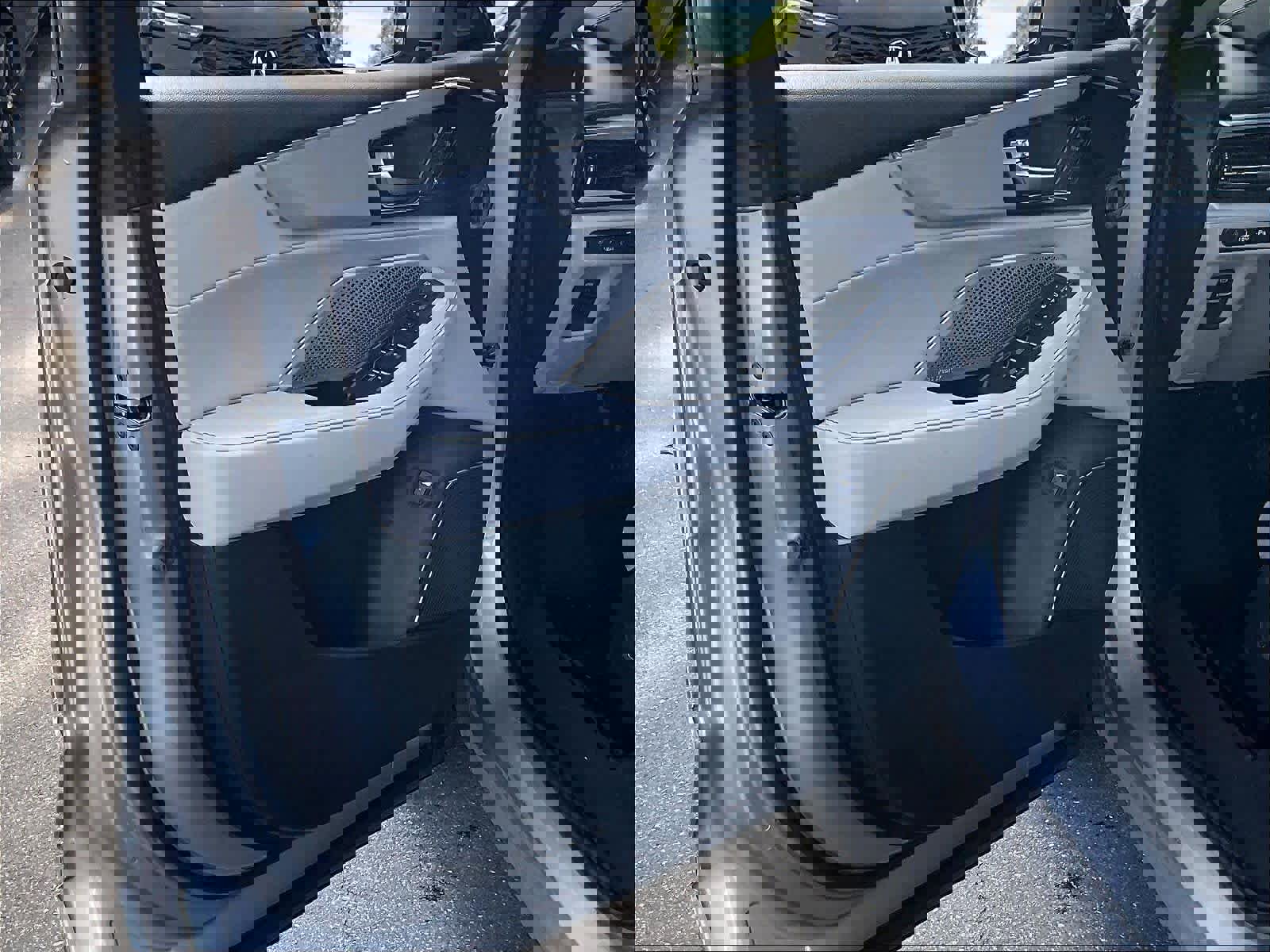 Used 2023 Acura MDX SH-AWD w/ Technology Package image 24