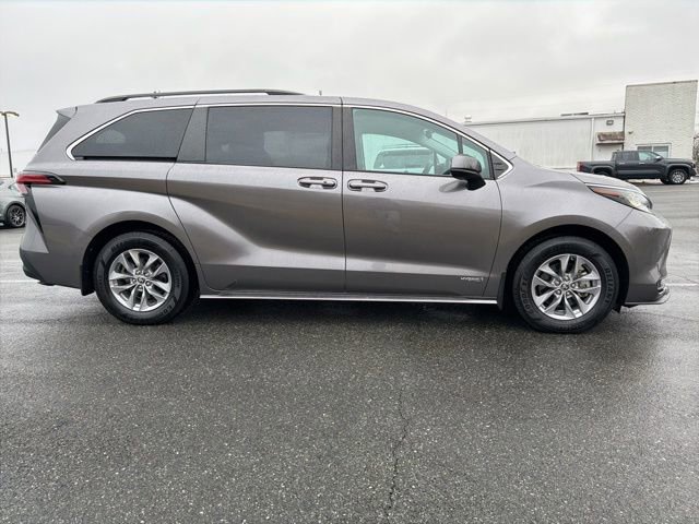 Used 2021 Toyota Sienna LE image 10