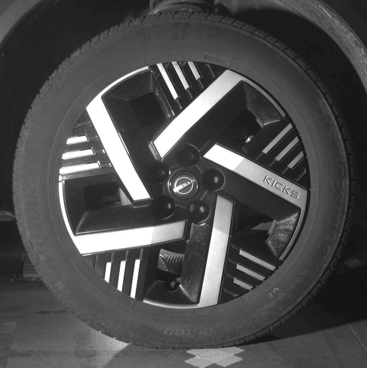 Used 2025 Nissan Kicks SV image 13