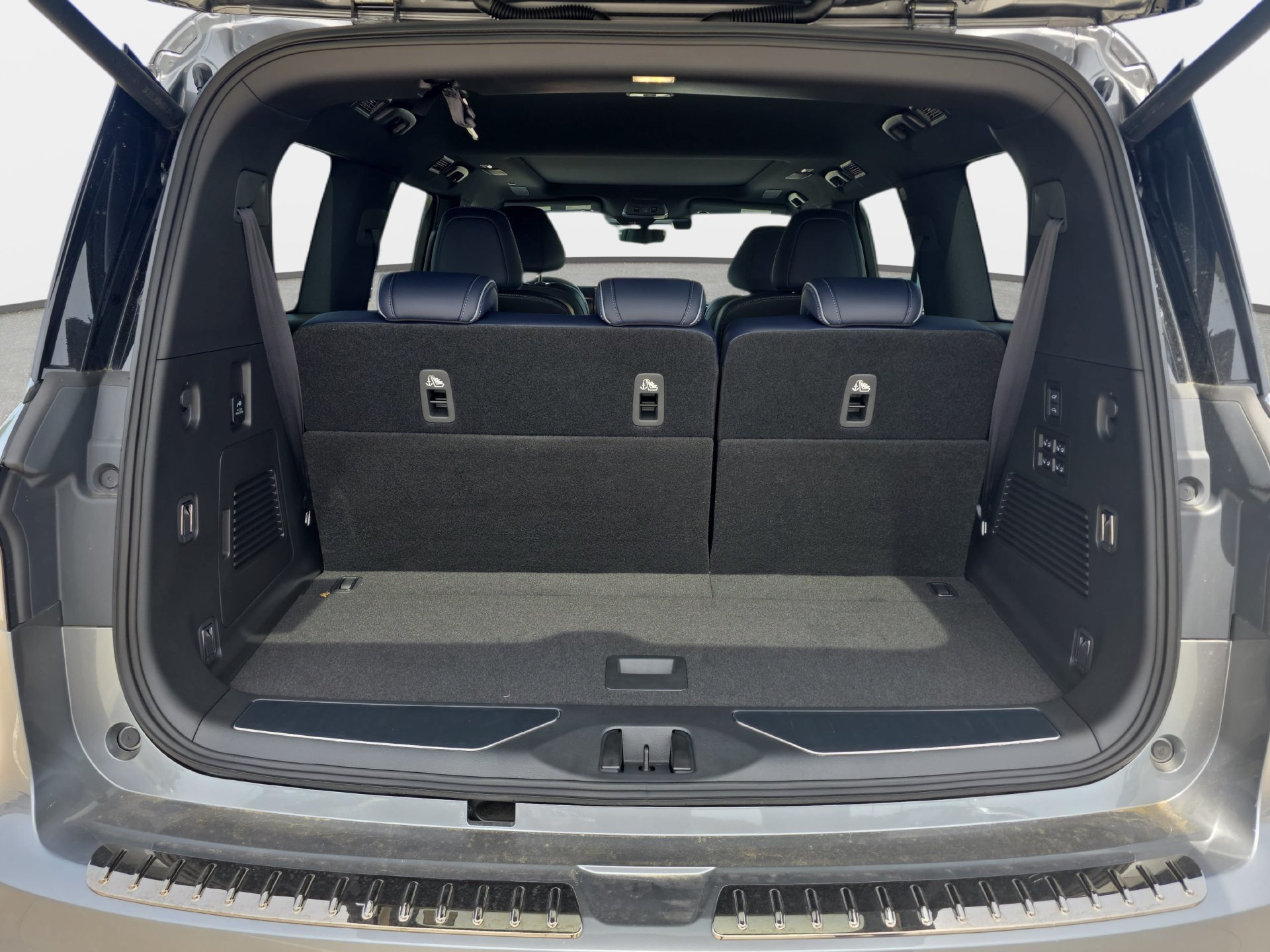 New 2026 INFINITI QX80 4WD w/ Sport Exterior Package image 12