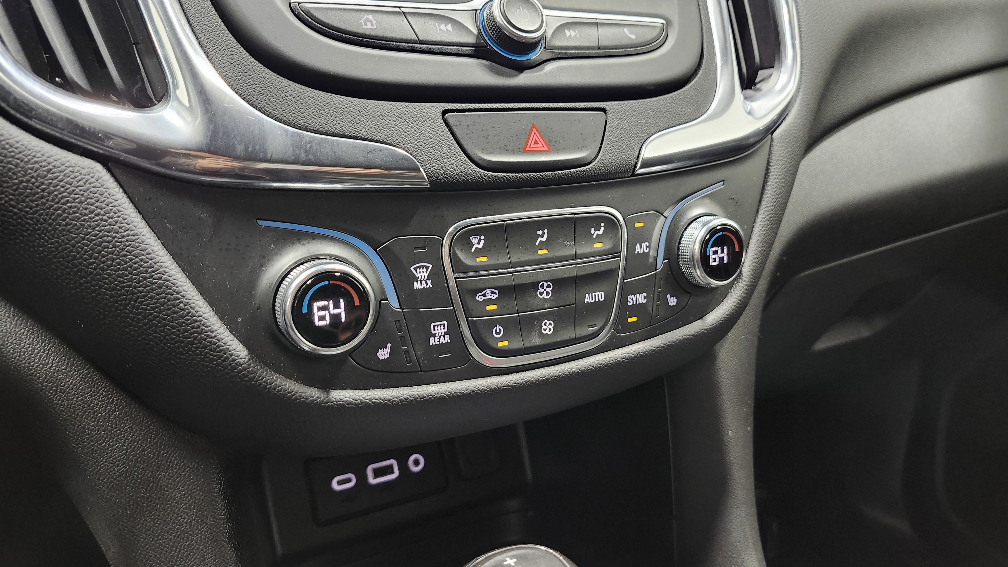 Used 2020 Chevrolet Equinox LT image 32