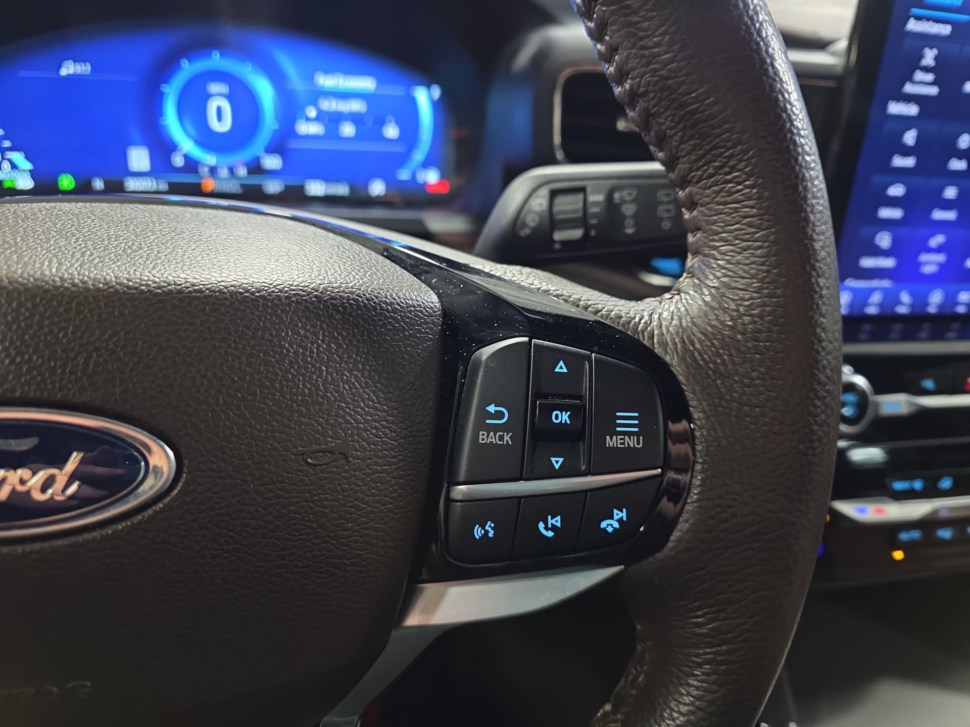 Used 2023 Ford Explorer King Ranch w/ Technology Package image 18