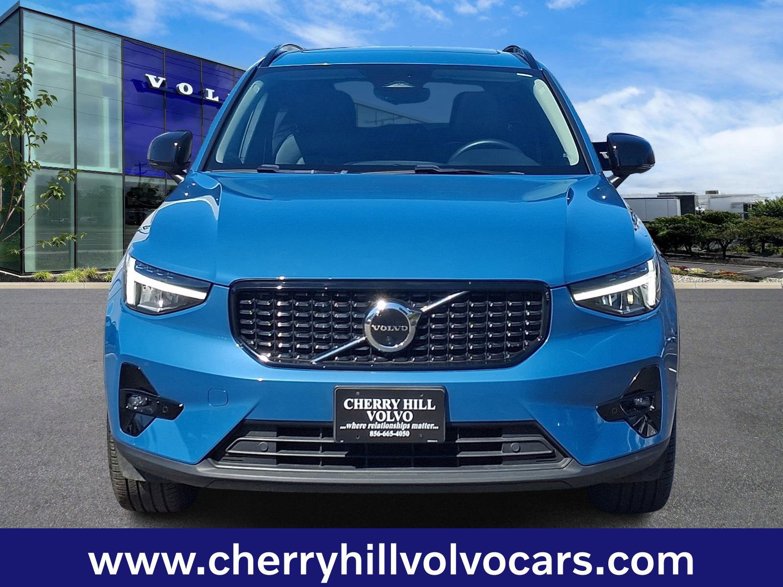 Certified 2023 Volvo XC40 B5 Plus w/ Driver Assist Package image 2
