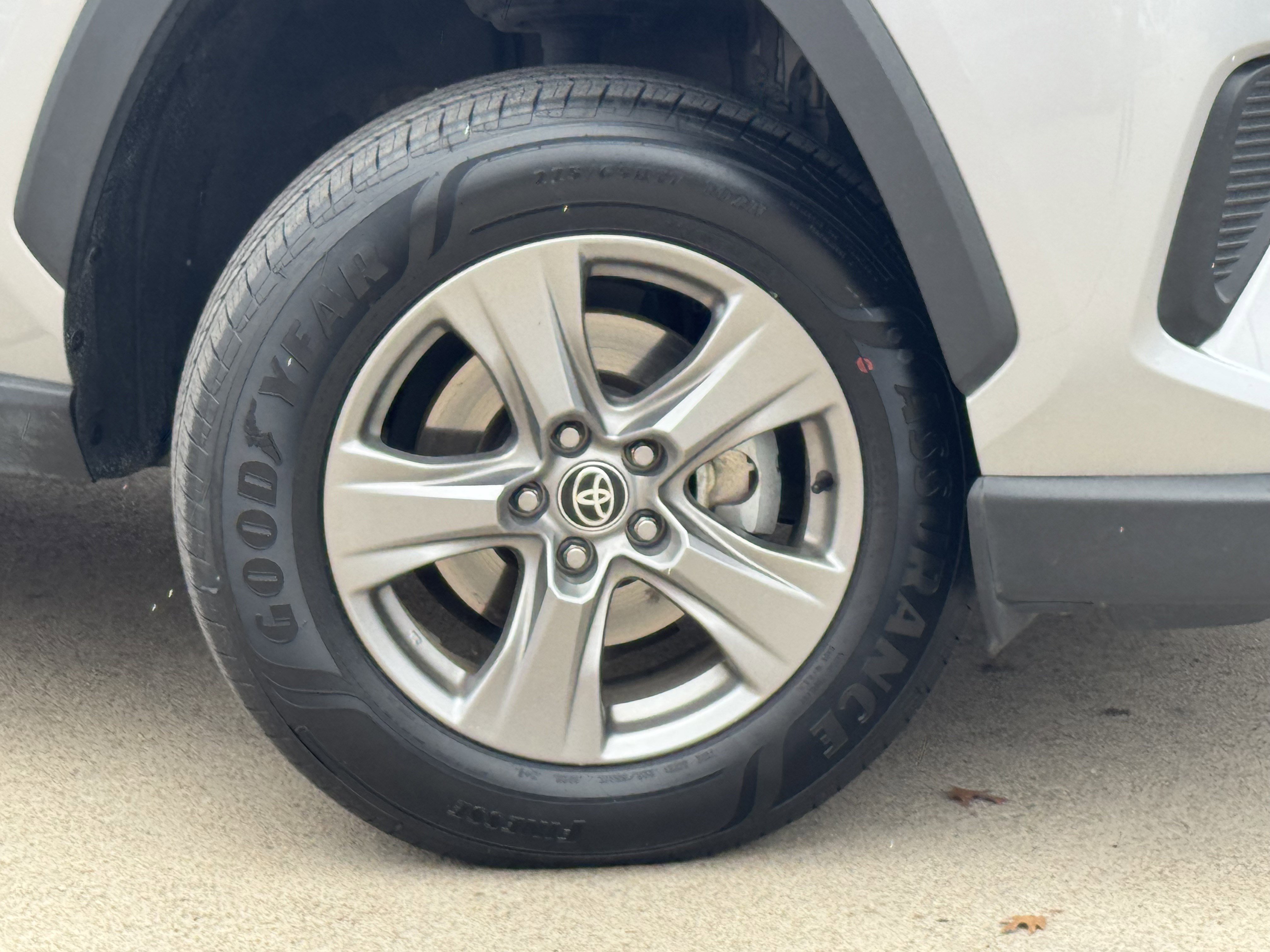 Used 2024 Toyota RAV4 XLE image 3