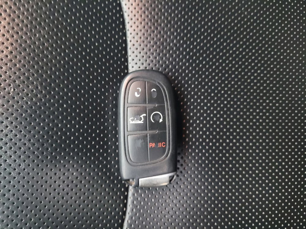 Used 2019 Jeep Cherokee Limited image 32