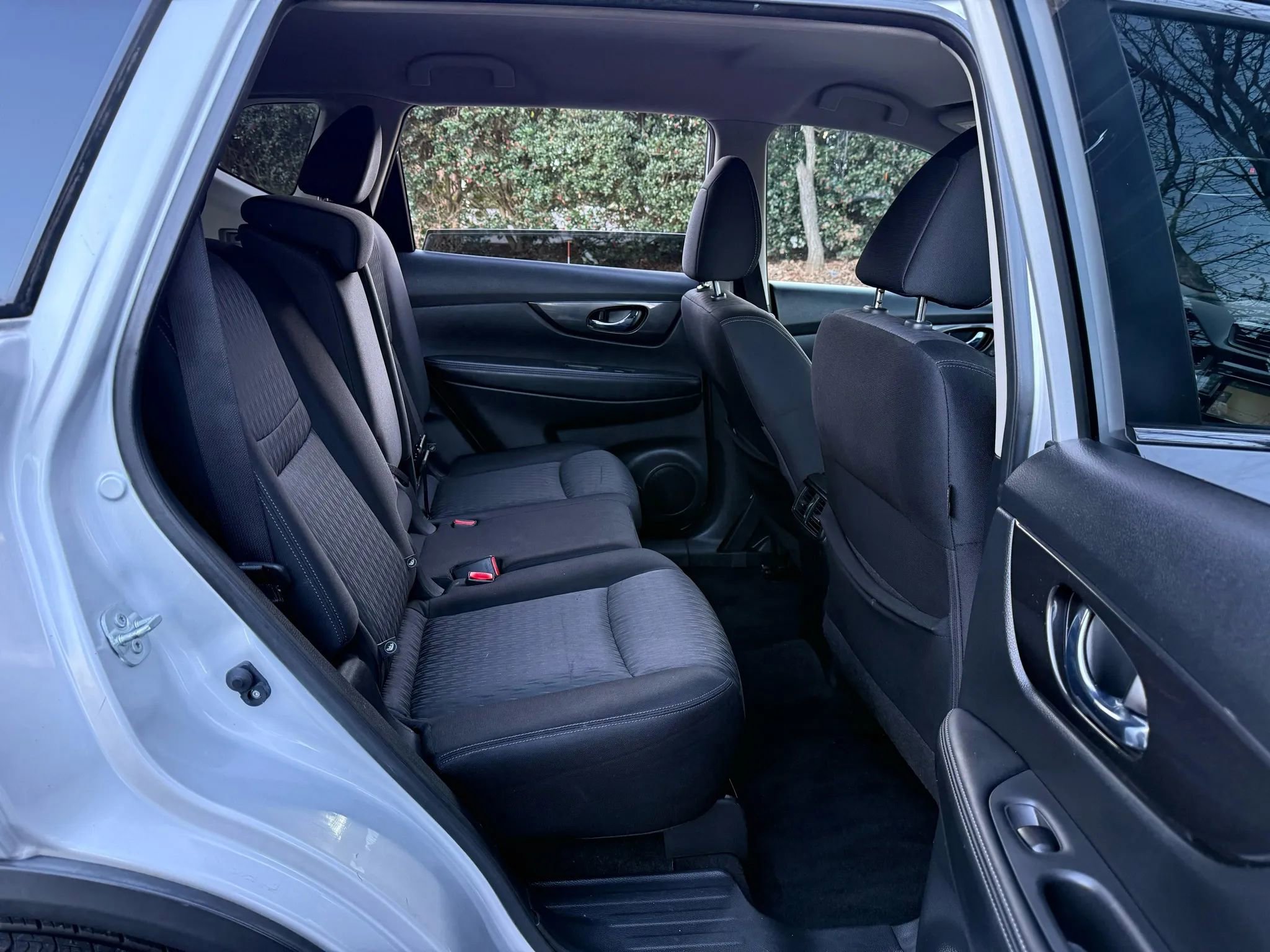 Used 2017 Nissan Rogue SV w/ SV Premium Package image 14