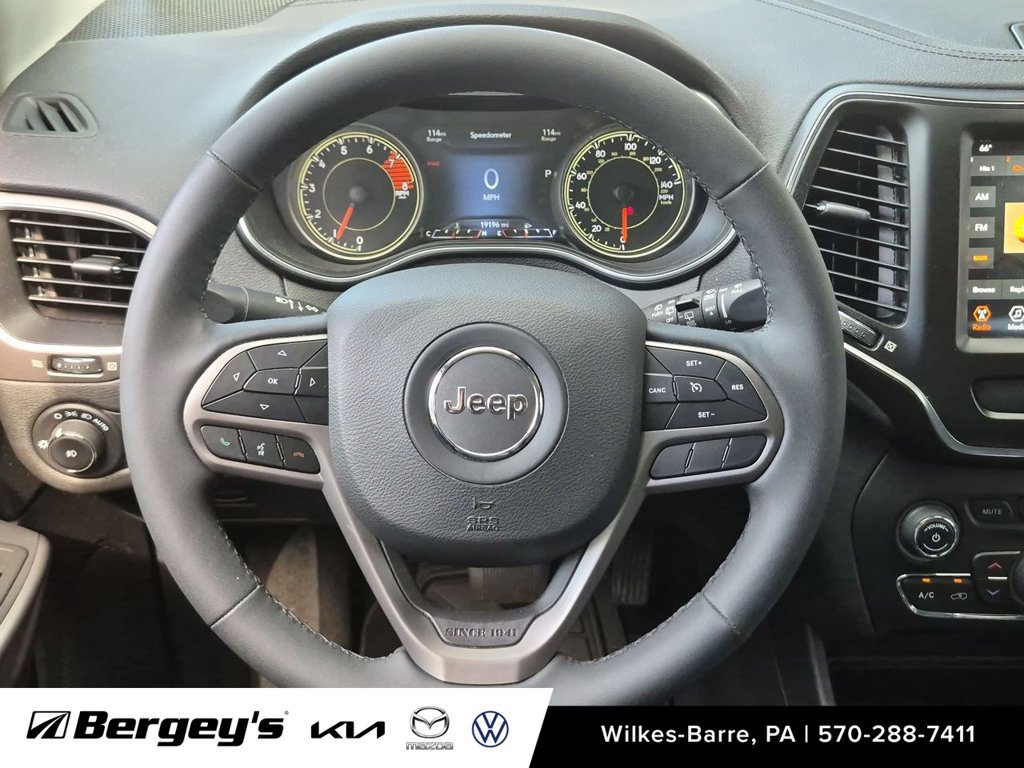 Used 2022 Jeep Cherokee Latitude Lux w/ Sun & Sound Group AWD/4WD image 23