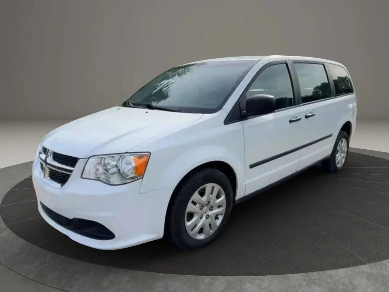 Used 2016 Dodge Grand Caravan American Value Package FWD image 2